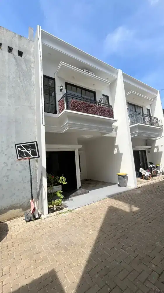 Rumah 3 Lantai Jagakarsa Jakarta Selatan – 3+1 KT, Lokasi Strategis