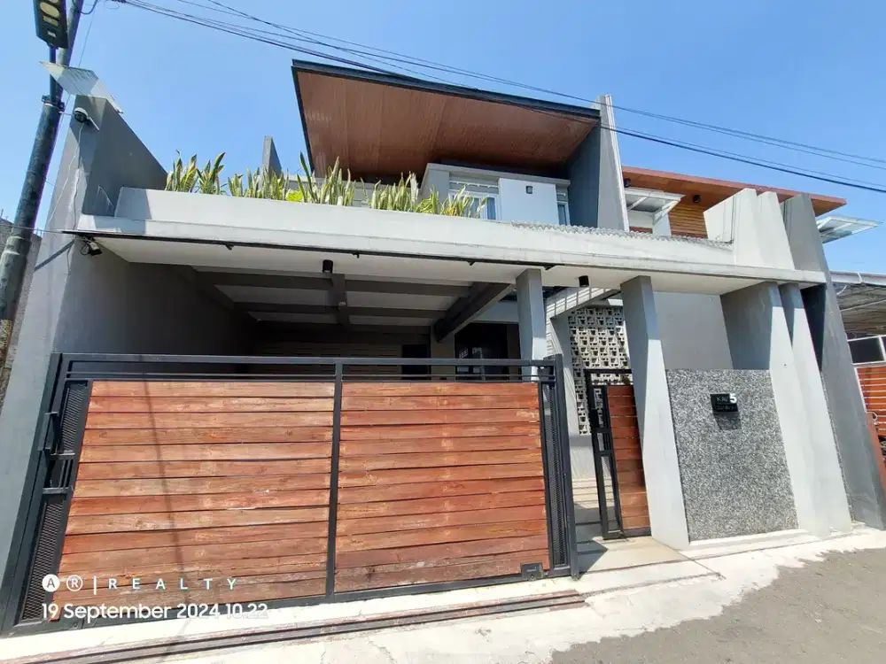 RUMAH BAGUS DI ARCAMANIK BANDUNG Dengan Kolam Renang Pribadi