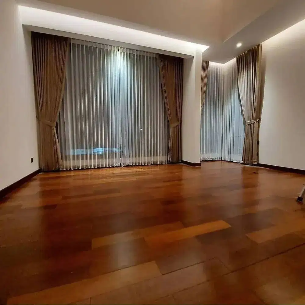 Gorden Vitrase Sekat Ruangan Klinik Roller Vertikal Blinds Krey Kayu