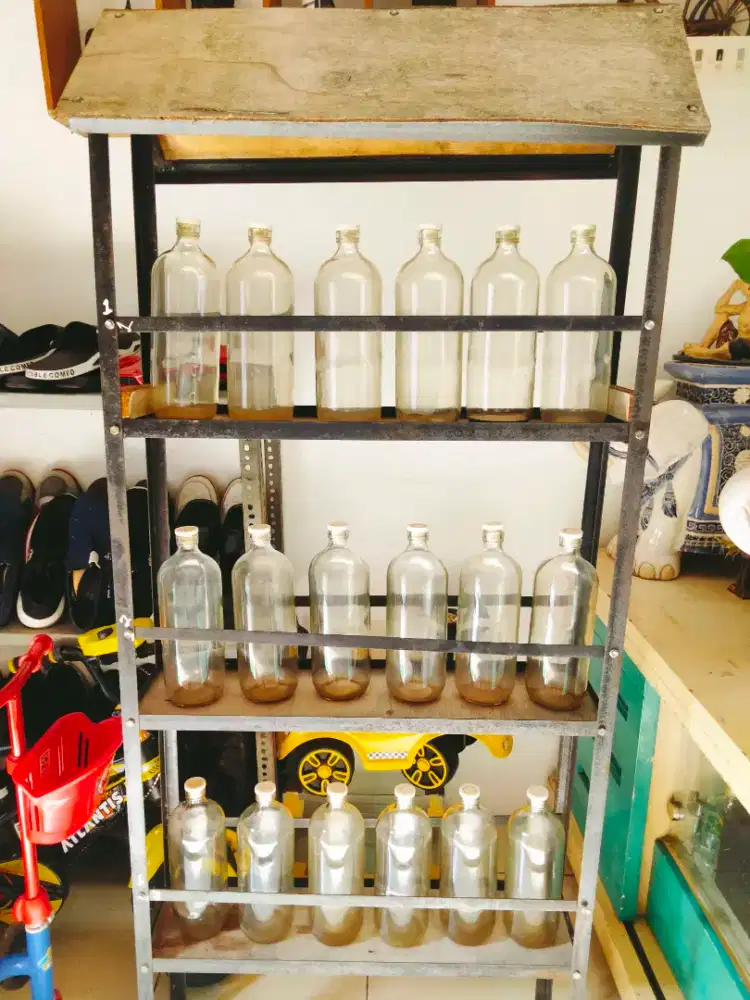 Rak bensin dan botolnya