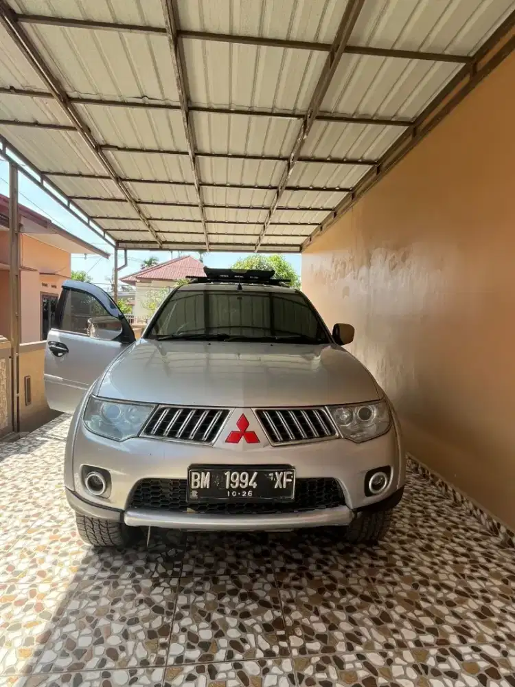 MITSUBISHI PAJERO EXCEED 2011