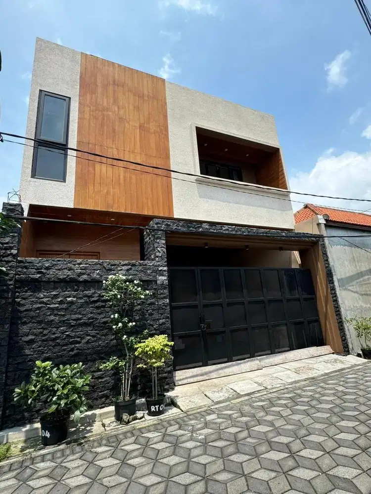 Disewakan rumah mewah baru di surabaya