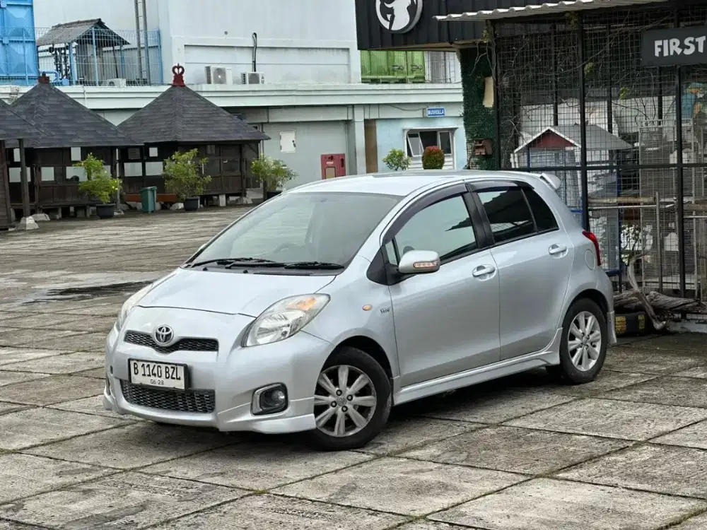 CASH ~ Toyota Yaris Bakpao E AT 2012 / 2013 Plat Genap Rawatan