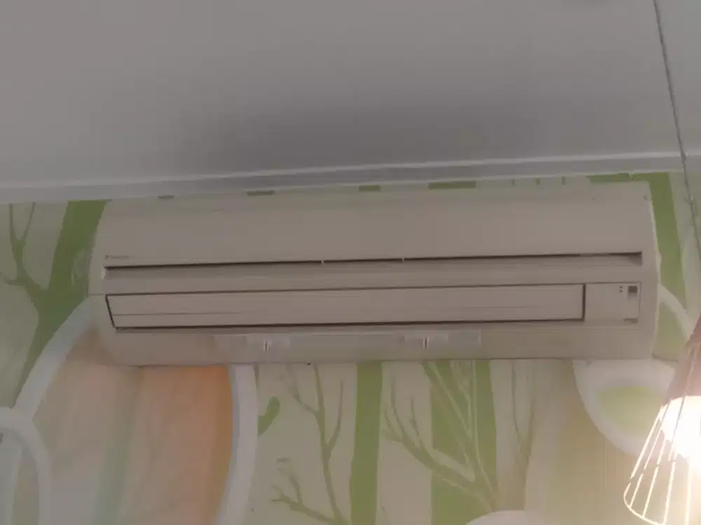 Di jual cepat ac Daikin 1pk (ambil copot sendiri ke lokasi)