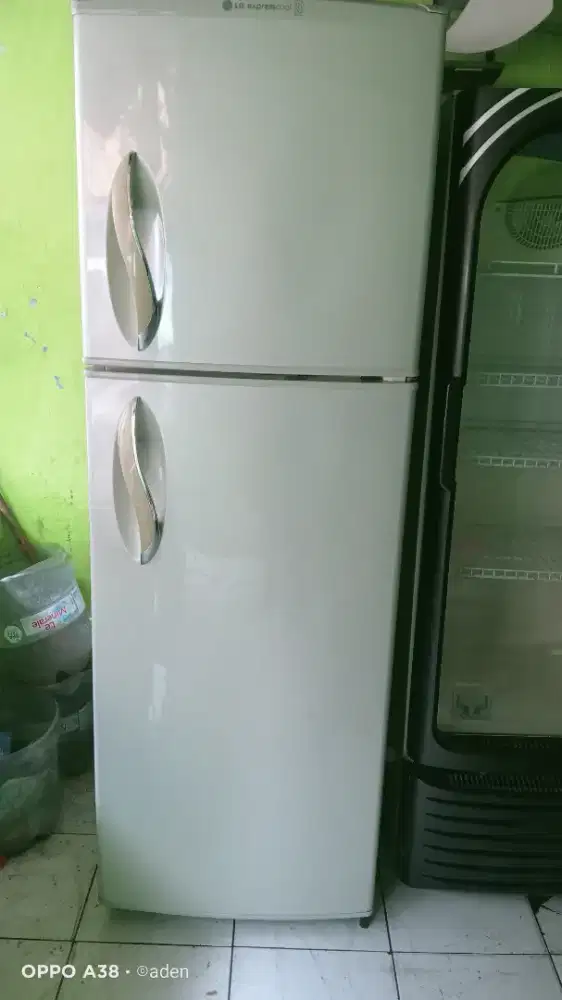 Kulkas LG 2pintu