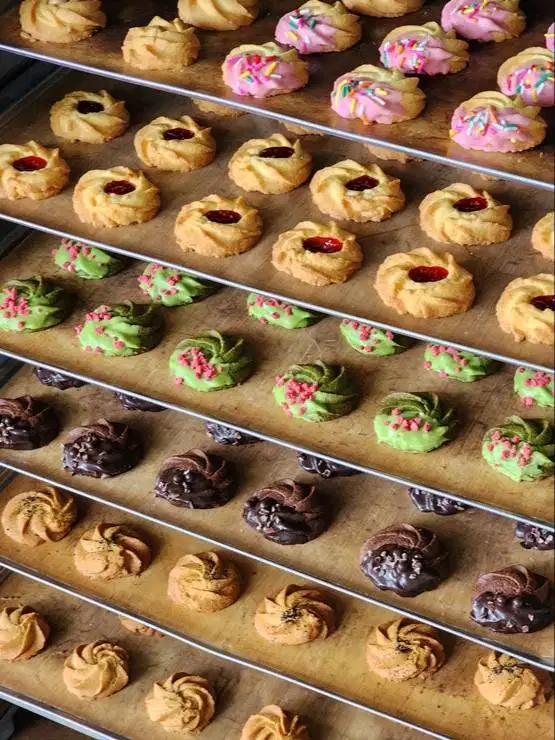 Lowongan kerja di bakery : helper, cake decorator, kasir/SPG