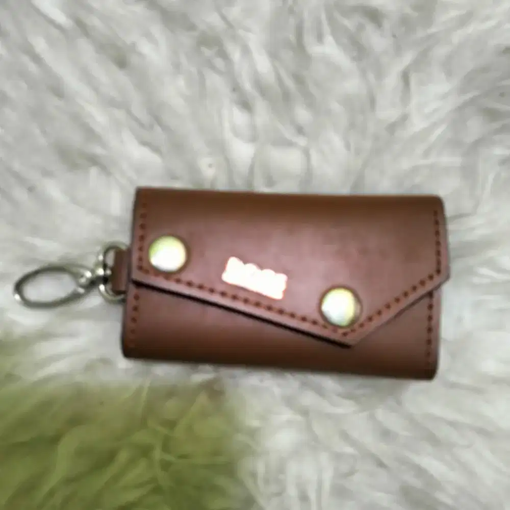 gantungan kunci mobil atau motor 
BOSS
ada dompet nya