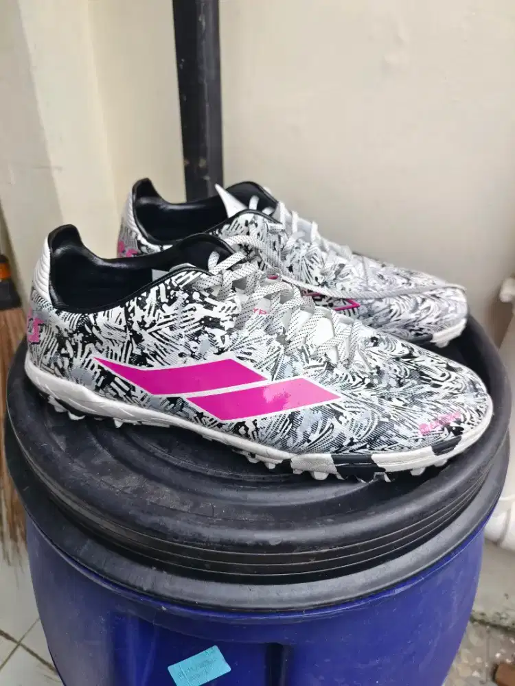 Sepatu mini soccer futsal Mills Troya Chaos tf (turf)