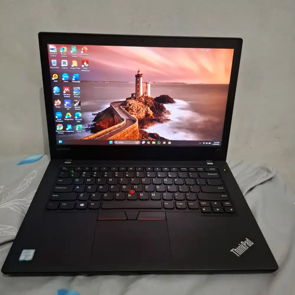 Lenovo Thinkpad T470
Core i5 gen6
RAM 8 GB / SSD 256 GB