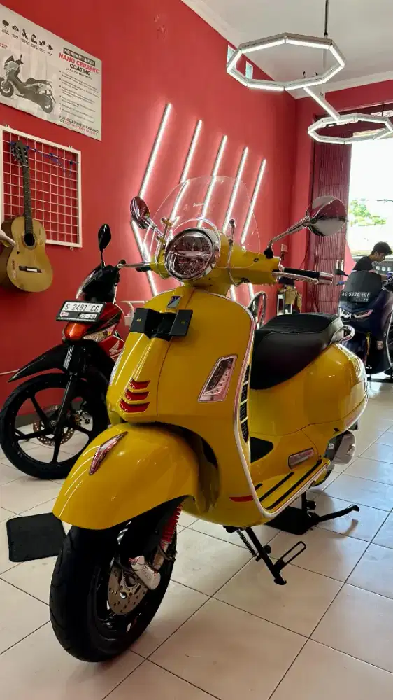 VESPA GTS SUPER SPORT 150 ABS YELLOW