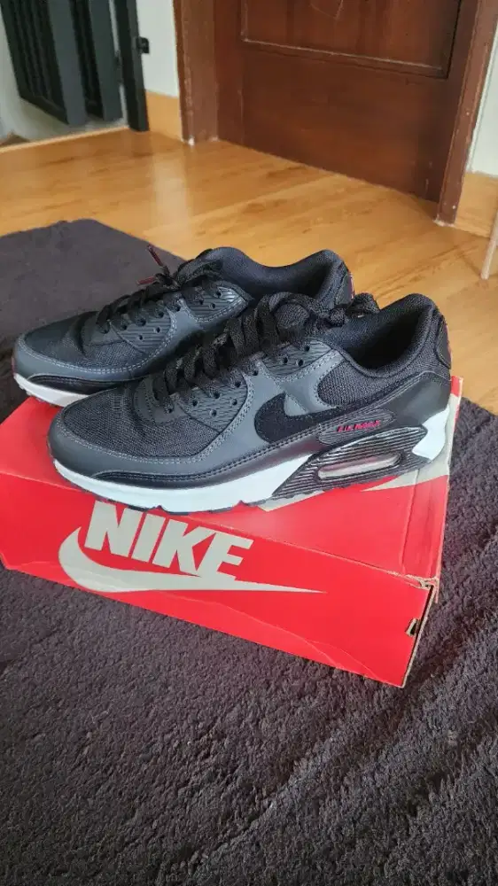 Nike Air Max 90 black team red