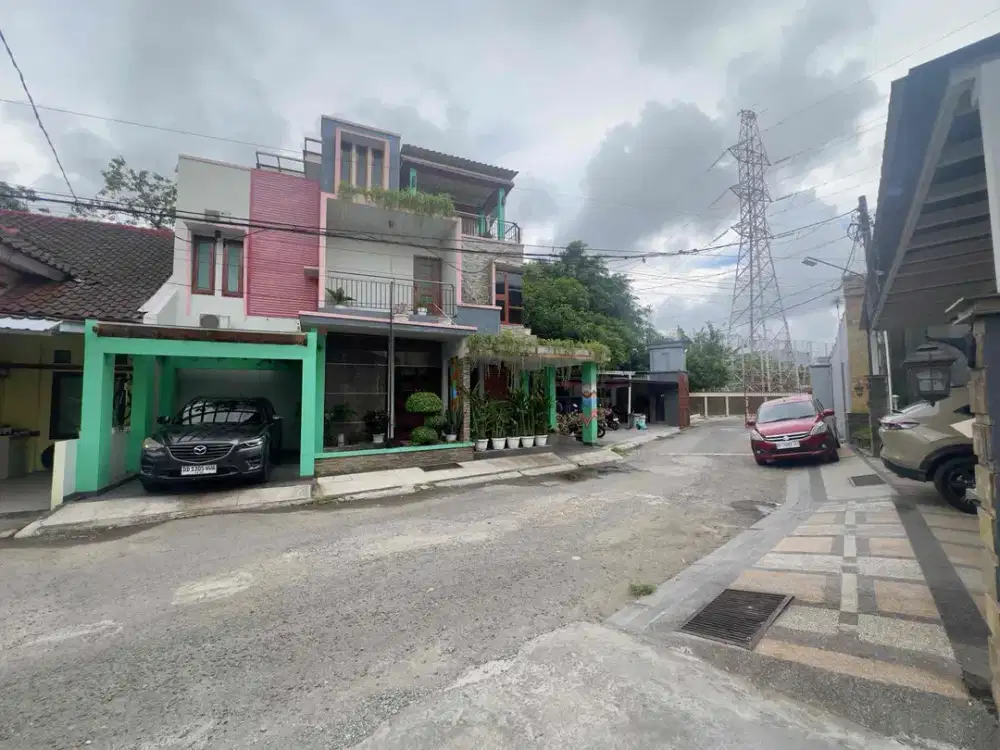 RUMAH 3 LANTAI DIMAKASSAR JALAN HERTASNING SAMPING RS GRISTELINA