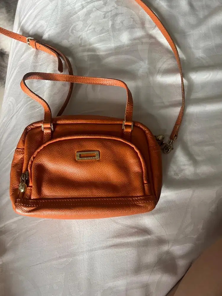 Tas selempang wanita merk toscano