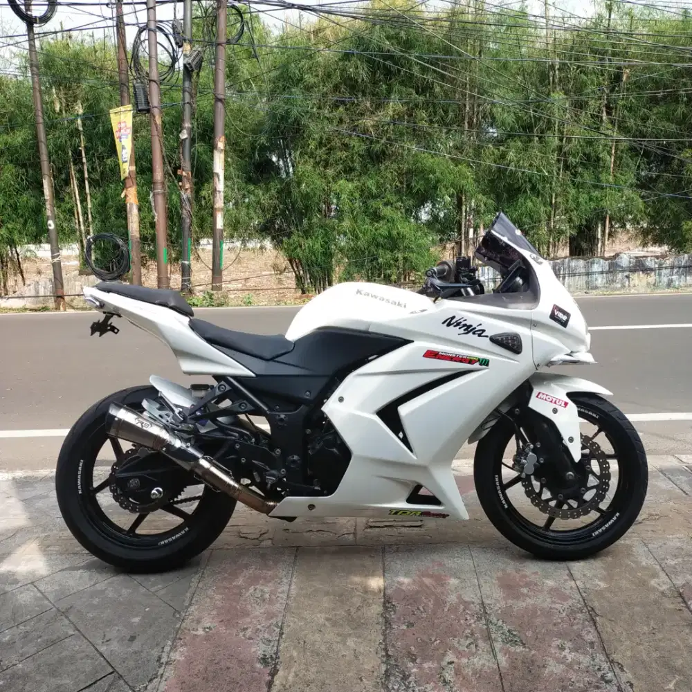 Kawasaki Ninja Karbu 2011 Bagus lengkap Mesin Cakep