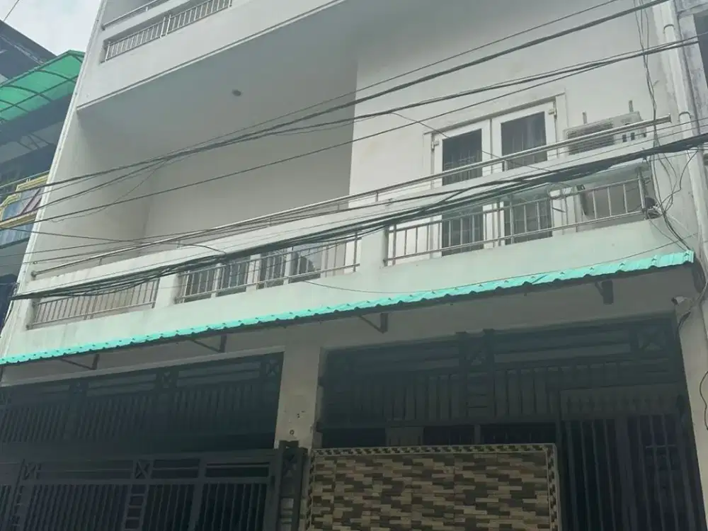 DIJUAL RUMAH PEMANDANGAN UKU 10X14 BAGUS 4 LANTAI SELATAN HRG MENARIK SIAP HUNI