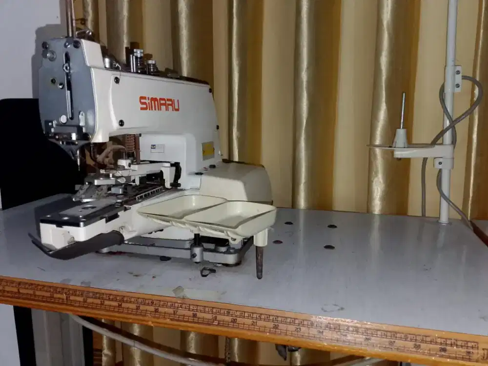 mesin jahit pasang kancing industrial Simaru SM 373. 