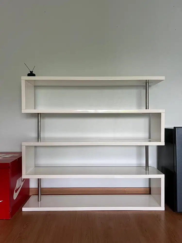 Rak Pajangan Lemari Pajangan