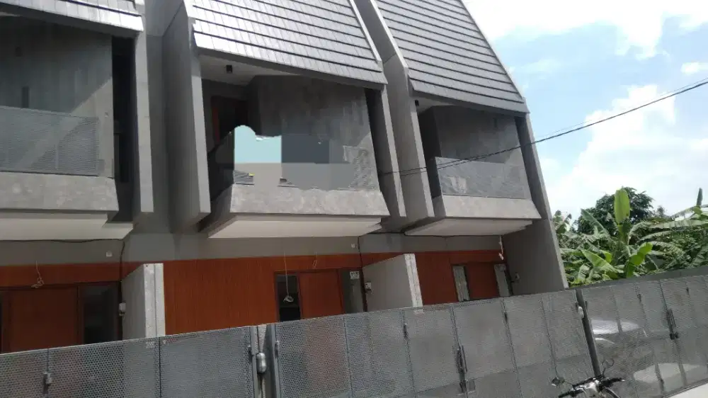 Rumah baru bagus siap huni di komplek AU kodau pondok gede