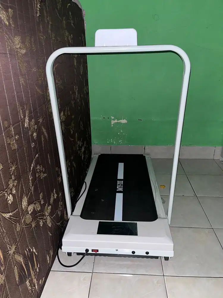 Tredmill alat olahraga