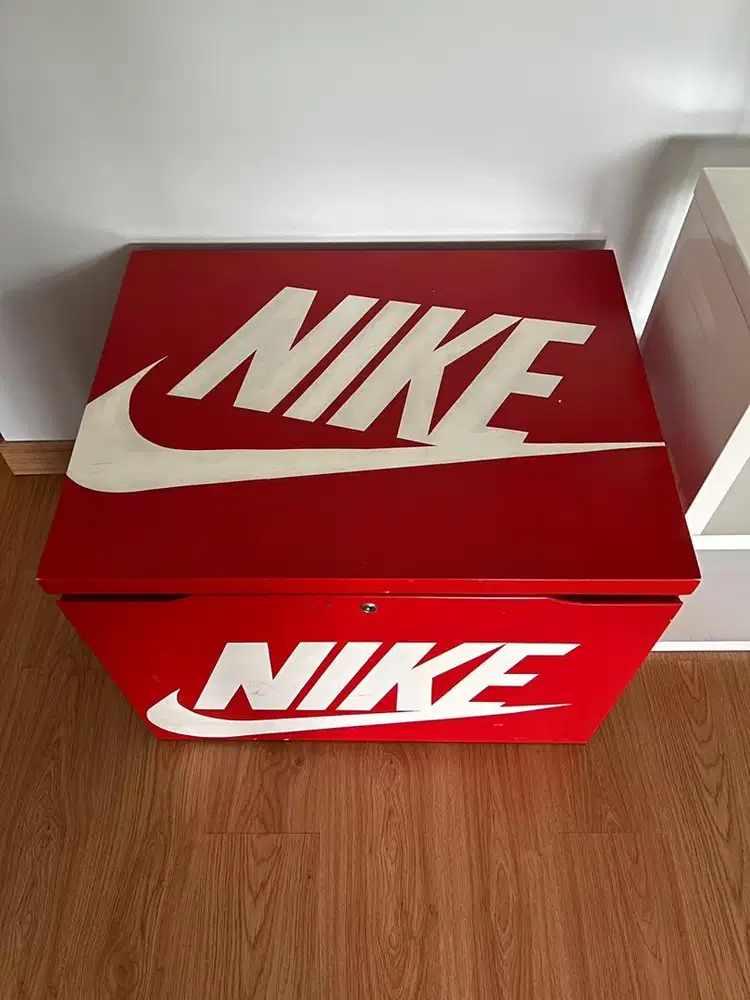 Lemari Sepatu Nike