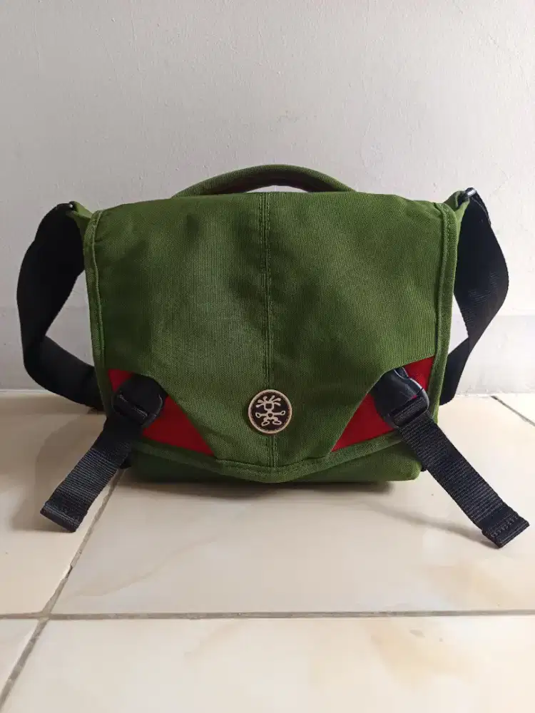 Tas kamera crumpler hijau