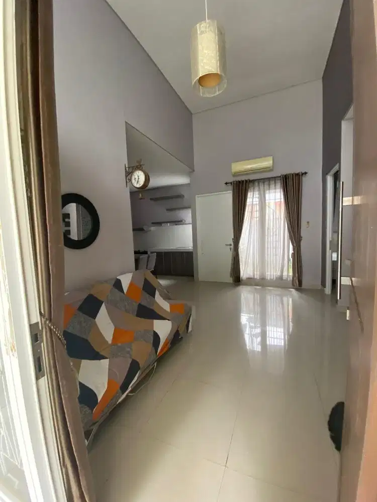 Rumah asri lingkungan tenang tengah kota