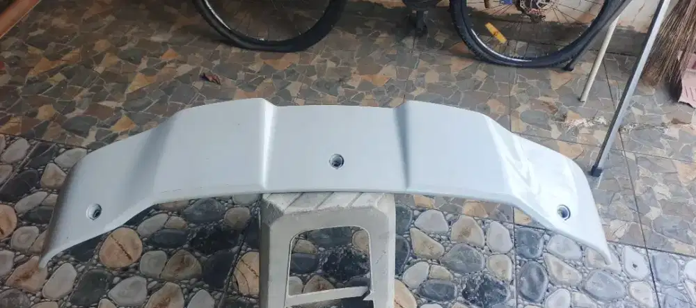 Spoiler belakang Suzuki ertiga kondisi copotan, original pabrik
