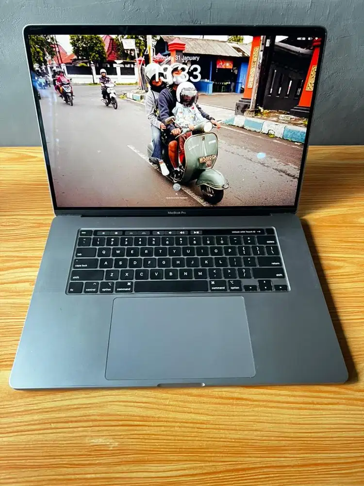 Macbook Pro 2019 dual VGA RAM 32Gb 1Tera