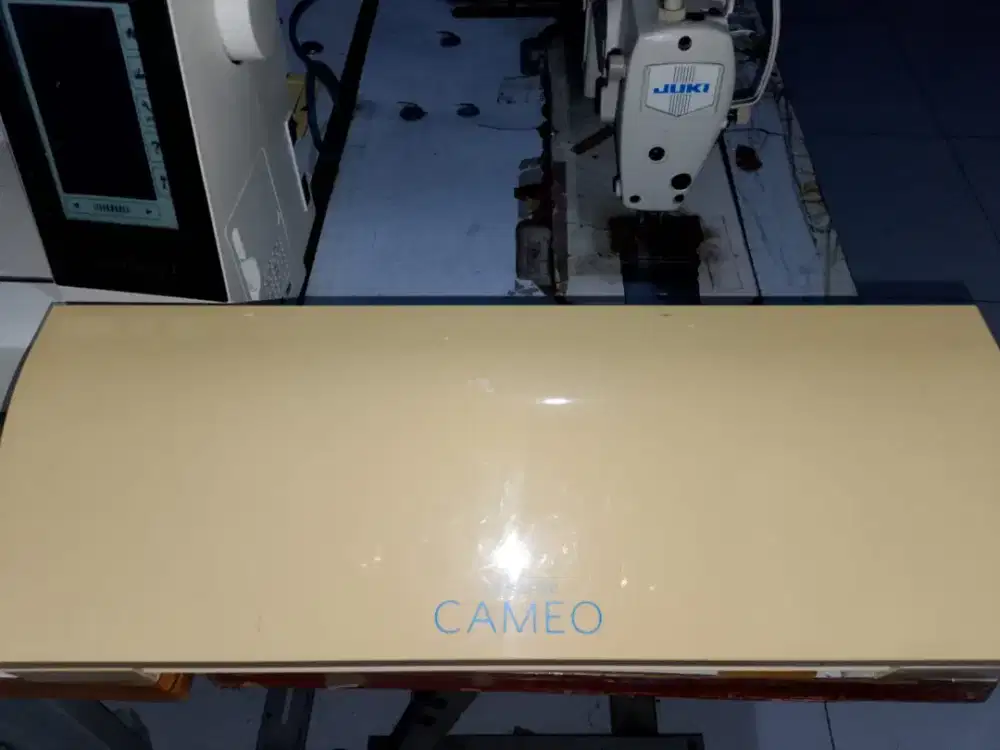 Mesin pemotong portabel Silhouette Cameo,