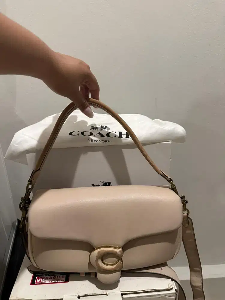 Coach Tabby Pillow Ivory 26 cm Tas branded