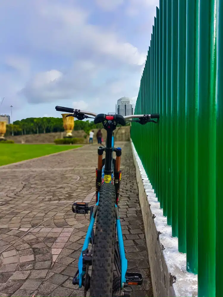 Sepeda united aveiro 2.0 fullsus bukan clovis, polygon ataupun thriil