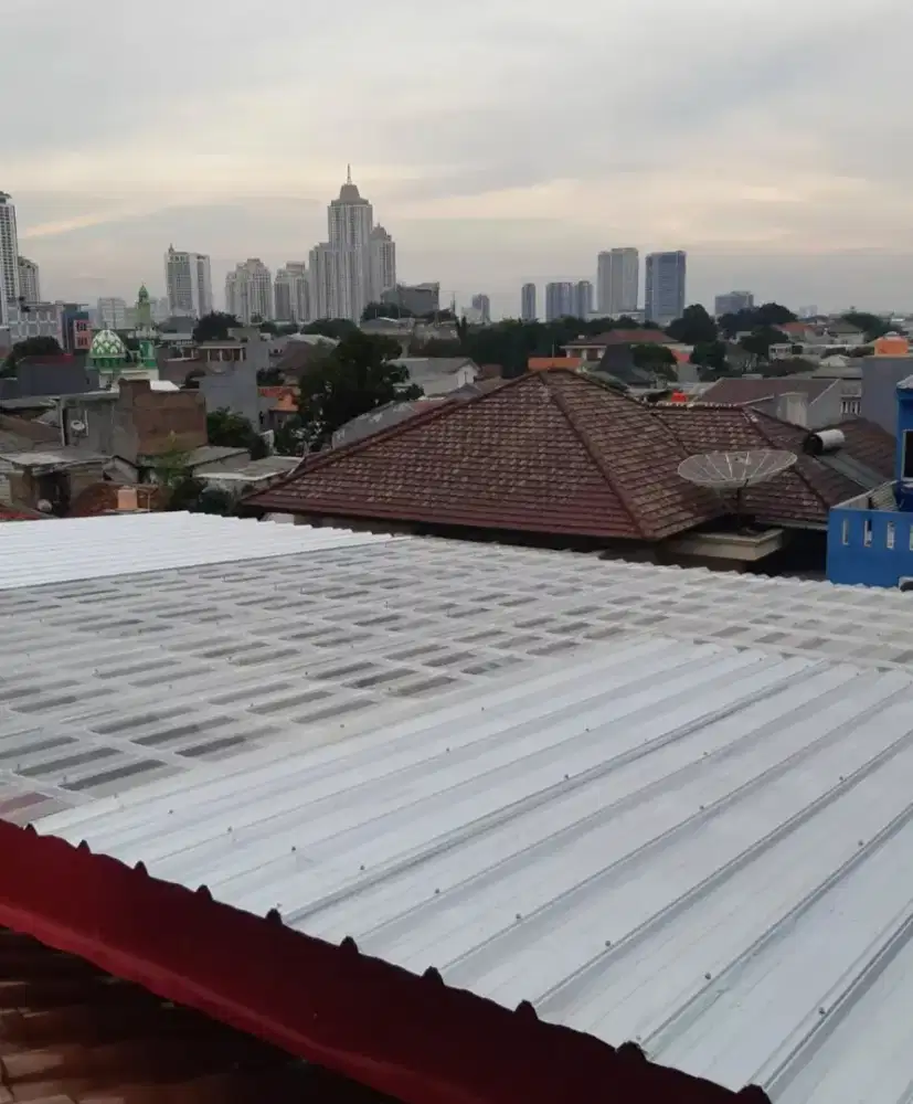 Pasang baja ringan atap transparan untuk dapur