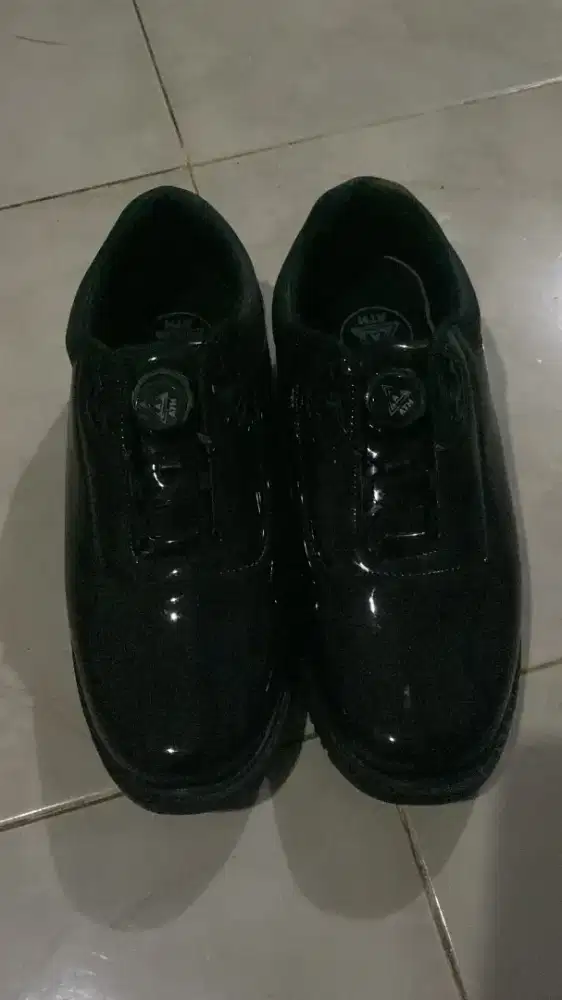 Sepatu ATH kurang 44
