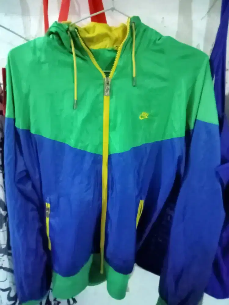 Jaket Nike ukuran L