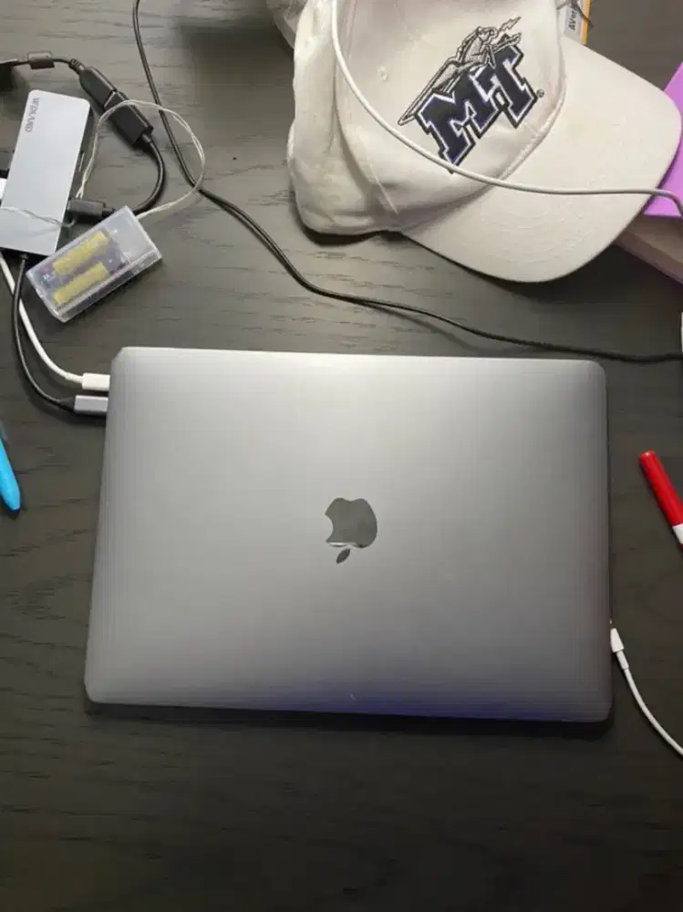 Macbook pro 2016 8/256GB like new