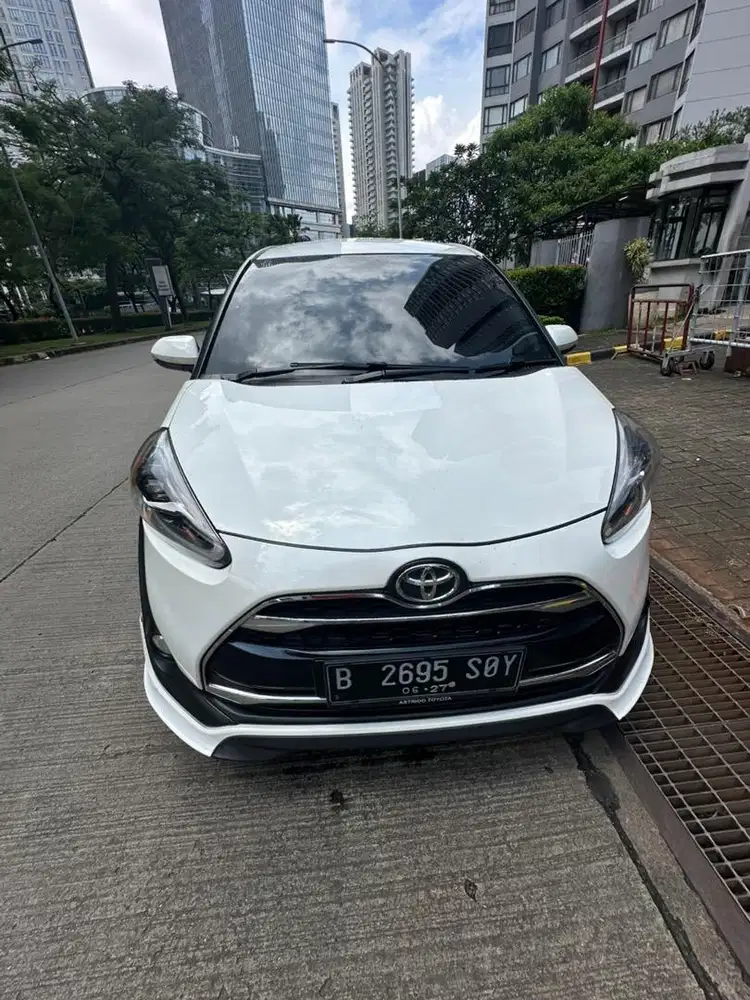 Toyota Sienta Q - Low Km