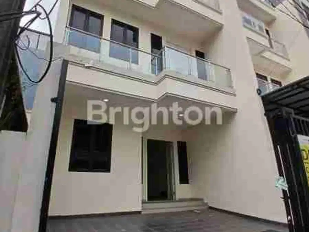 Rumah 3 Lantai siap huni di Taman Ratu, Dekat Tanjung Duren Jakarta Barat