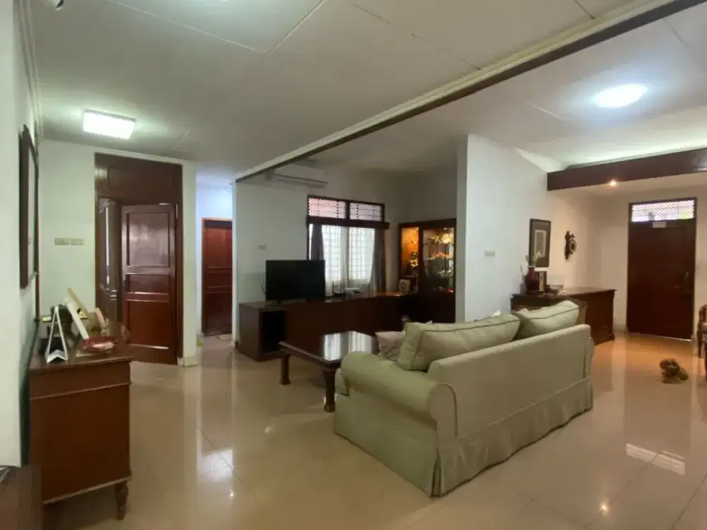 RUMAH BAGUS SIAP HUNI 1.5 LANTAI CEMPAKA PUTIH JAKARTA PUSAT SHM TIDAK PERLU RENOVASI