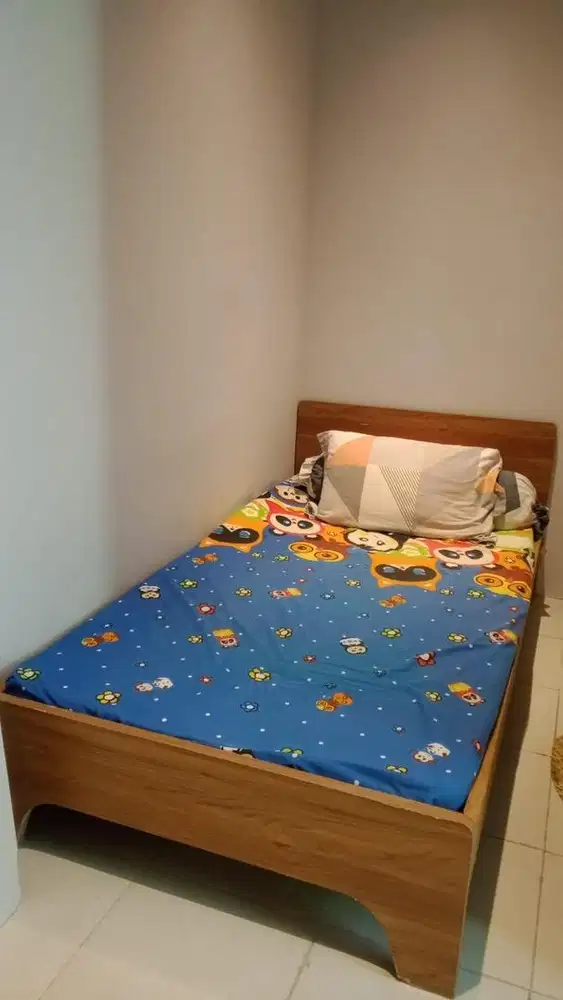 Divan tempat tidur bekas 100x200