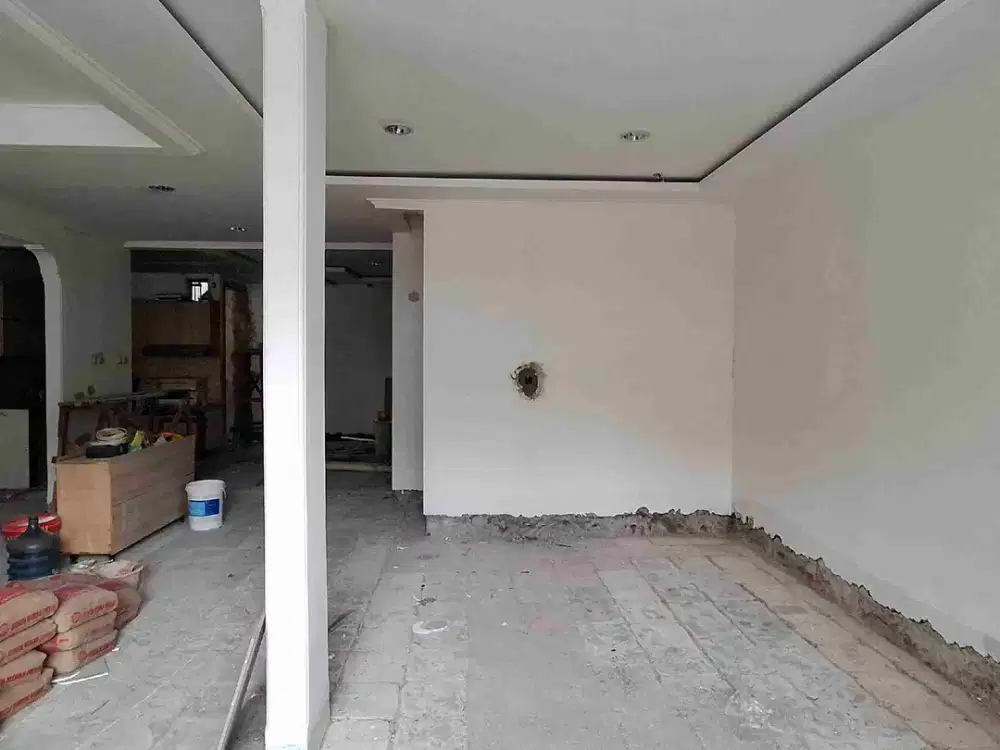 RUMAH MURAH 2 LANTAI SEDANG RENOVASI TOTAL DI CLISTER TENGAH, DEKAT MAL!