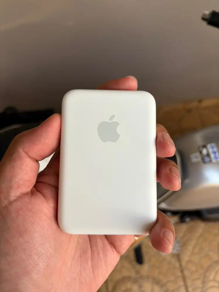 Apple MagSafe Battery Pack 1460 mAh Battery Pack