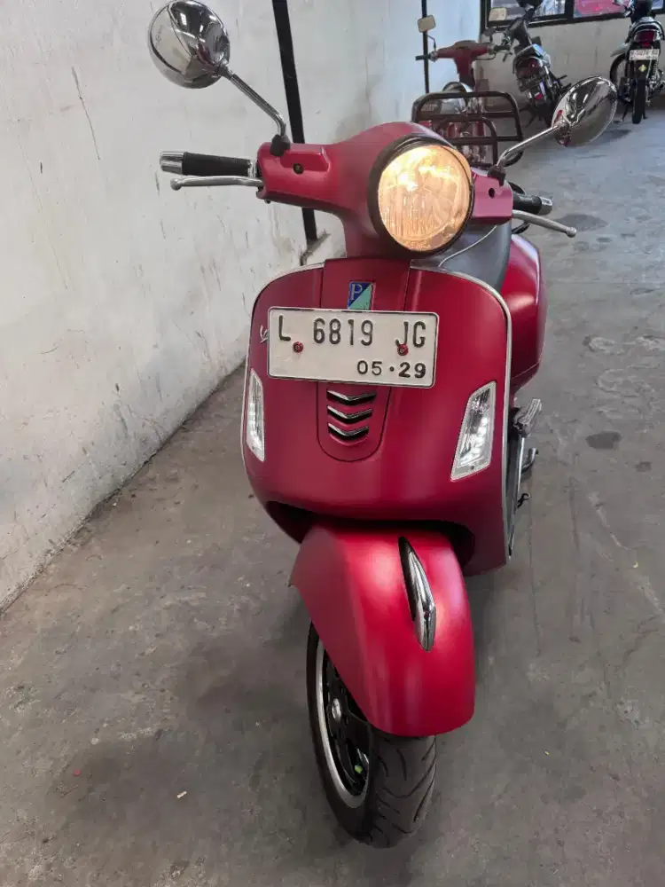 Vespa GTS 150 merah maroon surabaya