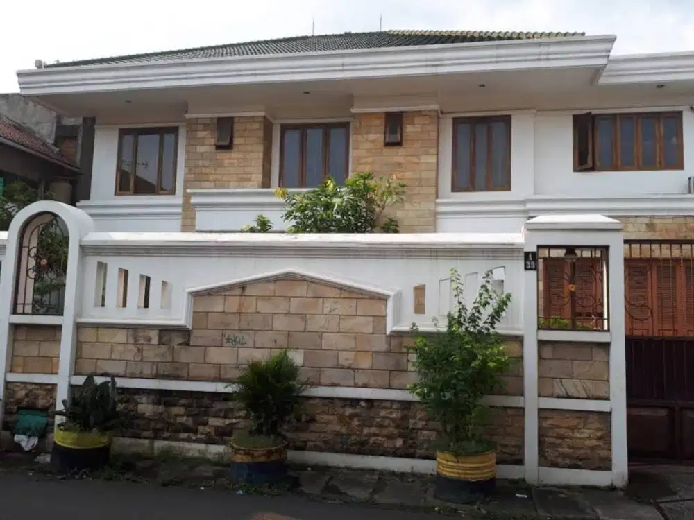 Rumah Deket Jalan Raya Daerah Ampera Kemang Jaksel