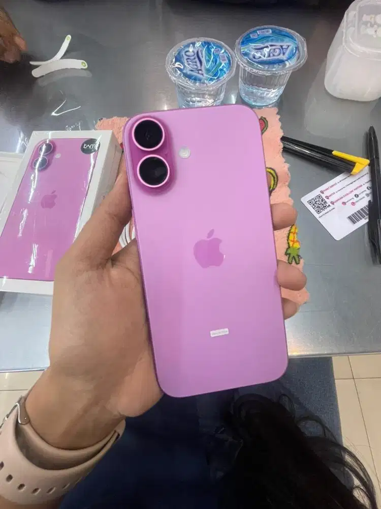 IPHONE 16 128gb free TA 20w anker