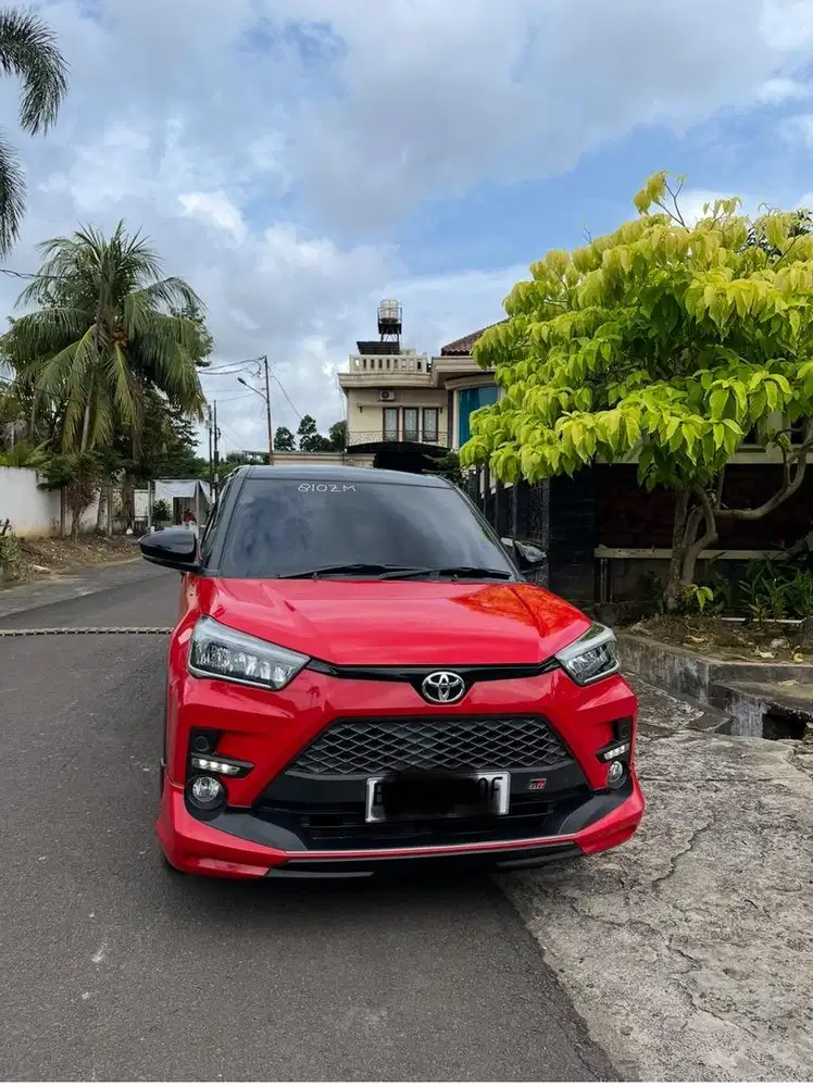 Raize 1.0 turbo two tone