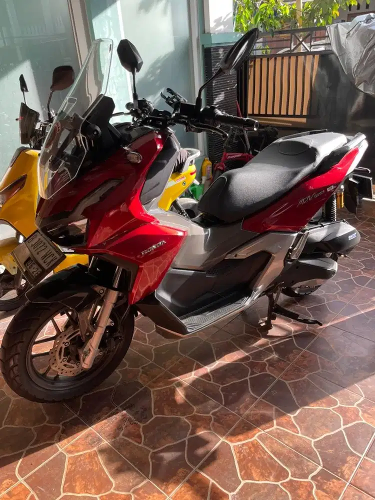 Honda ADV 160 Merah Mulus