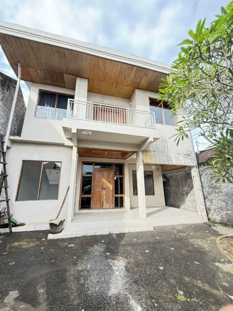 Jual rumah lantai 2 di Kerobokan Badung Bali