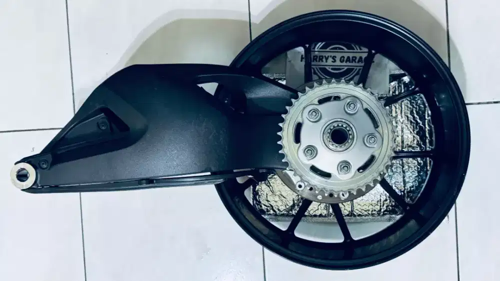 Limbah Moge Ducati Monster 1100 EVO Set Velg dan Single Swingarm