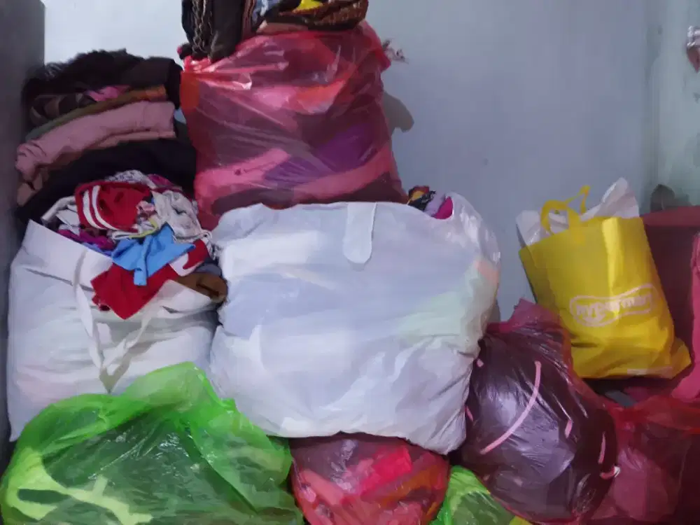 Baju bekas layak pakai