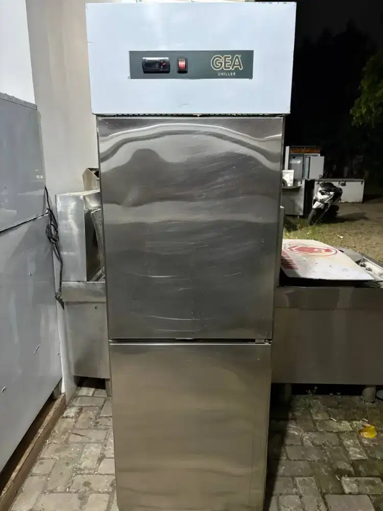 upright chiller GEA 2 pintu
bergaransi